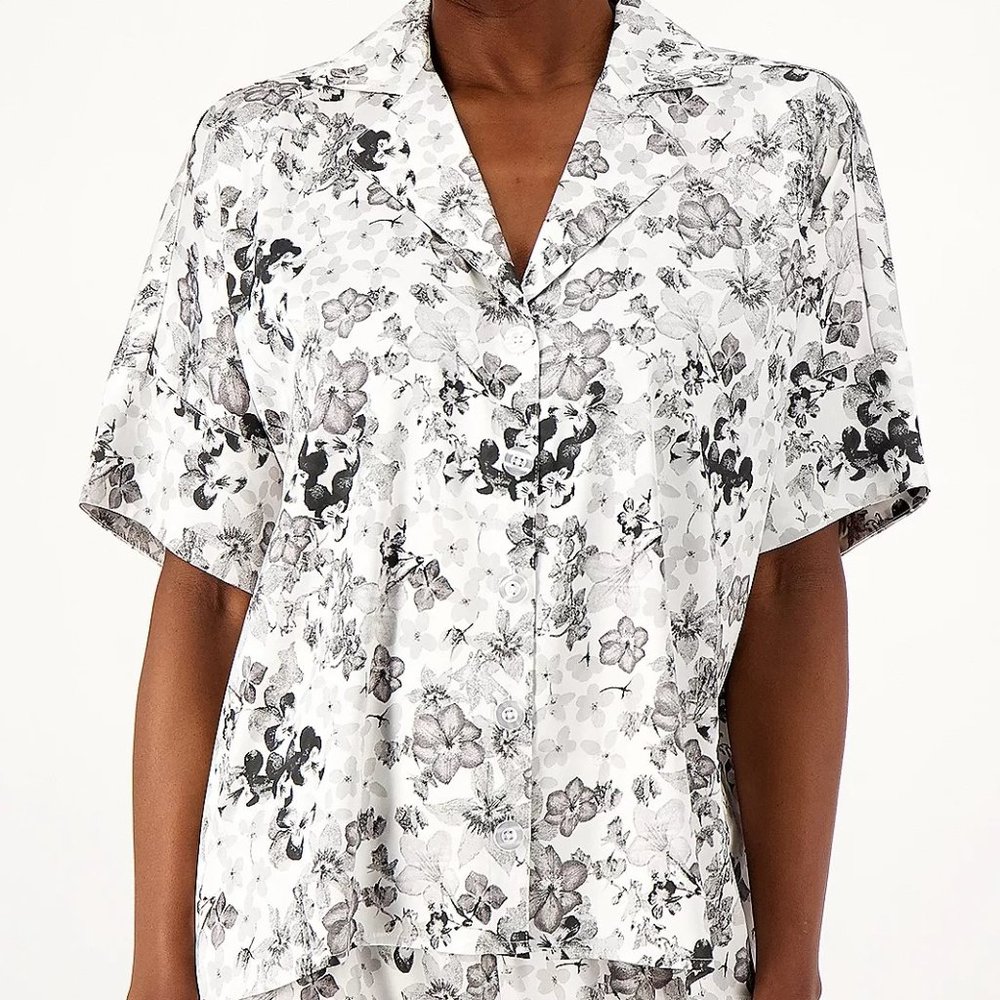Breezies Women's Sleepwear Button Top. Size XL. Black/White Floral